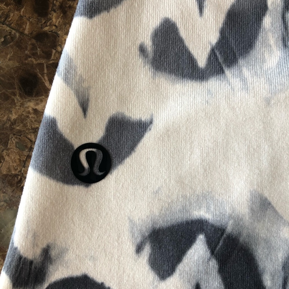 Lululemon Dance To Yoga Tank
Pretty Plume Angel Wing Black / Black - Picture 5 of 8